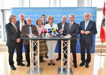 Bei der Präsentation des neuen NÖ Beschäftigungspaktes für die Jahre 2018 bis 2020.