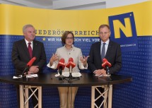 Im Anschluss an das Arbeitsgespräch fand in den Räumlichkeiten des WasserClusters in Lunz am See eine Pressekonferenz der drei Landeshauptleute statt.