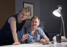 Landesrätin Barbara Schwarz und Künstler Johann Garber (v.l.n.r.)
