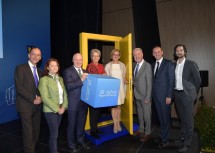 Keynote-Speaker Professor Peter Filzmaier, Loisium-Geschäftsführerin Adelheid Kühmayer, ecoplus-Geschäftsführer Helmut Miernicki, Wirtschafts-Landesrätin Petra Bohuslav, Landeshauptfrau Johanna Mikl-Leitner, ecoplus-Aufsichtsratsvorsitzender Klaus Schneeberger, ecoplus-Geschäftsführer Jochen Danninger und Familienarena St. Corona-Geschäftsführer Karl Morgenbesser sprachen zu „30 Jahre Regionalförderung“ (v.l.n.r.)