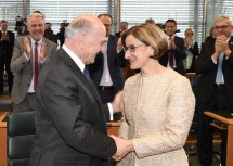 Landeshauptmann a.D. Dr. Erwin Pröll wünschte der designierten Landeshauptfrau Mag. Johanna Mikl-Leitner alles Gute für die bevorstehende Wahl. (v.l.n.r.)