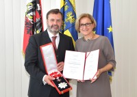LH Mikl-Leitner überreichte hohes Ehrenzeichen der Republik an Landtagspräsident a. D. Hans Penz LH Mikl-Leitner überreichte hohes Ehrenzeichen der Republik an Landtagspräsident a. D. Hans Penz