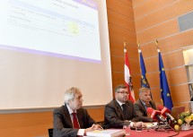 Bei der Pressekonferenz: Budgetdirektor Rudolf Stöckelmayer, Finanz-Landesrat DI Ludwig Schleritzko und Dr. Reinhard Meißl, Leiter der Finanzabteilung (v.l.n.r.)