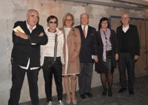 Im Bild von links nach rechts: Peter Noever (ehemaliger Direktor MAK), Künstlerin Brigitte Kowanz, Landeshauptfrau Johanna Mikl-Leitner, Cornelius Grupp, Stadträtin Ingrid Heihs, Rolf Fehlbaum (ehemaliger Vorsitzender von Vitra)