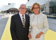 Landeshauptfrau Johanna Mikl-Leitner und Gründungsdirektor Stefan Karner.