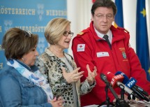 Landeshauptfrau-Stellvertreterin Karin Renner, Landeshauptfrau Johanna Mikl-Leitner und Präsident Josef Schmoll bei der Pressekonferenz im NÖ Landhaus in St. Pölten.