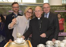 Superintendent Lars Müller-Marienburg von der Evangelischen Kirche, Landeshauptfrau Johanna Mikl-Leitner, Diözesanbischof Klaus Küng und LH-Stellvertreter Stephan Pernkopf (v.l.n.r.)