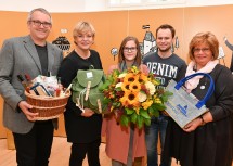 Besucherehrung: der Künstlerische Leiter der Niederösterreichischen Landesausstellung Kurt Farasin, Bildungs- und Familien-Landesrätin Barbara Schwarz, die 200.000ste Besucherin Viktoria Pleiner mit ihrem Freund Markus Gall und Pöggstalls Bürgermeisterin Margit Straßhofer (v.l.n.r.)
