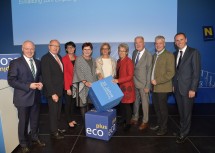 Bei der Jubiläumsveranstaltung „30 Jahre Regionalförderung – gestern, heute, morgen: ecoplus-Geschäftsführer Helmut Miernicki, Landtagsabgeordneter Karl Moser, Landtagsabgeordnete Renate Gruber, Landtagsabgeordnete Michaela Hinterholzer, Landeshauptfrau Johanna Mikl-Leitner, Wirtschafts-Landesrätin Petra Bohuslav, ecoplus-Aufsichtsratsvorsitzender Klaus Schneeberger, Landtagsabgeordneter Anton Kasser und ecoplus-Geschäftsführer Jochen Danninger (v.l.n.r.)