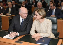 Der scheidende Landeshauptmann Dr. Erwin Pröll und die designierte Landeshauptfrau Mag. Johanna Mikl-Leitner zum Beginn der Sitzung des Niederösterreichischen Landtages. (v.l.n.r.)