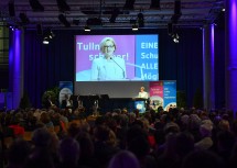 Landeshauptfrau Johanna Mikl-Leitner hielt die Eröffnungsrede beim Tullner Zukunftsforum im Atrium des Minoritenklosters.