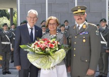 Ständchen der Militärmusik NÖ: Bundespräsident Alexander Van der Bellen, Landeshauptfrau Johanna Mikl-Leitner und NÖ Militärkommandant Brigadier Martin Jawurek (v.l.n.r.)