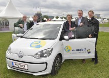 ecoplus-Geschäftsführer Mag. Helmut Miernicki, Dr. Herbert Greisberger, Geschäftsführer der Energie- und Umweltagentur NÖ, Wirtschafts-Landesrätin Dr. Petra Bohuslav, LH-Stellvertreter Dr. Stephan Pernkopf und EVN-Vorstandsdirektor Mag. Stefan Szyszkowitz beim e-Mobilitätstag in Melk (v.l.n.r.)