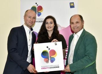 NÖ KREATIV GmbH-Geschäftsführer Mag. Rafael Ecker, das Kreativtalent Pia Kellner und der Initiator der Niederösterreichischen Kreativakademie Landeshauptmann-Stellvertreter Mag. Wolfgang Sobotka bei der Programmpräsentation des außerschulischen Bildungsprojekts. (v.l.n.r.)