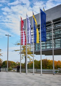 Israelische Flagge vor dem NÖ Landhaus als Zeichen der Solidarität mit Israel.