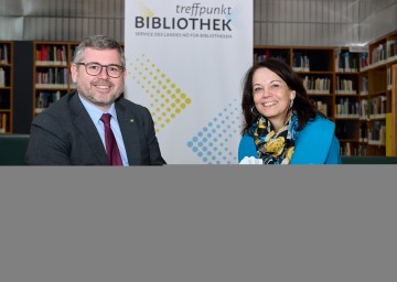 Landesrat Ludwig Schleritzko und Ursula Liebmann, Geschäftsführerin Treffpunkt Bibliothek.