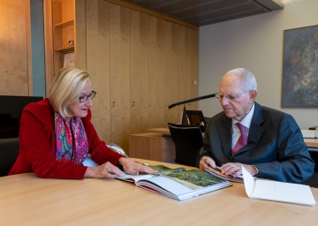 Mit dem ehemaligen Präsidenten des Deutschen Bundestages Wolfgang Schäuble.