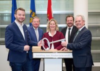 Schlüsselübergabe für Ausweichquartier des NÖ Landtages