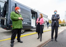 Machten sich ein Bild vom RT-Lamp-Testbus: Landesrätin Christiane Teschl-Hofmeister und Bildungsminister Heinz Faßmann.