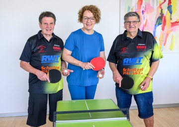 (v.l.n.r.) Gerhard Ast, Senioren-Landesrätin Christiane Teschl-Hofmeister und Walter Ast