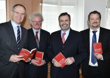 Im Bild von links nach rechts: Zweiter Landtagspräsident Gerhard Karner, Karl Lengheimer, Landtagspräsident Hans Penz, Thomas Obernosterer.