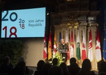Landeshauptfrau Johanna Mikl-Leitner bei ihrer Festrede im Zuge des Festaktes „100 Jahre Gründung der Republik Österreich“.