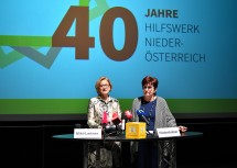 Pressekonferenz anlässlich 40 Jahre Hilfswerk Niederösterreich: Landeshauptfrau Johanna Mikl-Leitner und Präsidentin Michaela Hinterholzer (v.l.n.r.)