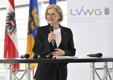 Landeshauptfrau Johanna Mikl-Leitner bei der Festrede anlässlich zehn Jahre Landesverwaltungsgericht NÖ.