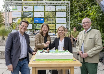 Im Bild von links nach rechts: Stadtrat Jürgen Czernohorszky, Nationalparkdirektorin Edith Klauser, Bundesministerin Leonore Gewessler und LH-Stellvertreter Stephan Pernkopf