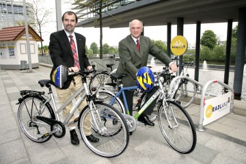 Neue landesweite Initiative für das „Alltagsradln“. Im Bild: Landeshauptmann Dr. Erwin Pröll und Landesrat Dipl.Ing. Josef Plank. 