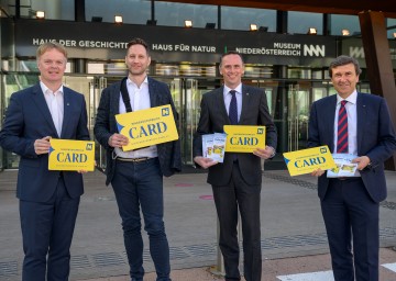 Die Niederösterreich-CARD startet am 1. April in die neue Saison. NÖ-Werbung Geschäftsführer Michael Duscher, NÖ-Card Geschäftsführer Klemens Wögerer, Landesrat Jochen Danninger und Vorstandsdirektor Raiffeisenlandesbank NÖ-Wien Reinhard Karl freuen sich bereits darauf (v.l.n.r.)