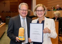 Dipl. KH-BW Helmut Krenn, ehemaliger Vorstand der NÖ Landesgesundheitsagentur, erhielt das „Silberne Komturkreuz des Ehrenzeichens für Verdienste um das Bundesland Niederösterreich“.