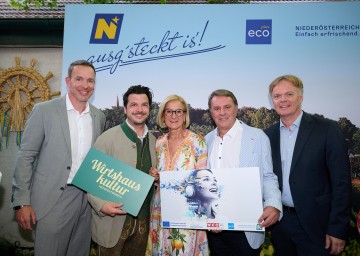 v.l.n.r.: Lukas Reutterer – Haus der Digitalisierung, Hartmuth Rameder – Wirtshauskultur Niederösterreich, Landeshauptfrau Johanna Mikl-Leitner, Wolfgang Ecker - Wirtschaftskammer Niederösterreich, Michael Duscher – Niederösterreich Werbung 