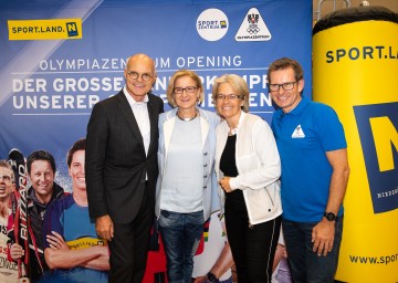 ÖOC-Präsident Karl Stoss, Landeshauptfrau Johanna Mikl-Leitner, Sportlandesrätin Petra Bohuslav und Franz Stocher beim Olympiazentrum-Opening in St. Pölten (v.l.n.r.)