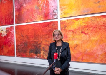 Die Aktionskunst von Hermann Nitsch sei „weltbekannt, und es ist schon etwas ganz Besonderes, so ein Museum hier bei uns zu haben“, meinte Landeshauptfrau Johanna Mikl-Leitner anlässlich der Eröffnung der neuen Nitsch-Ausstellung in Mistelbach.