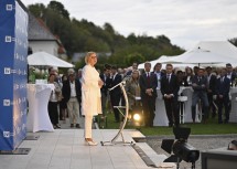 Landeshauptfrau Johanna Mikl-Leitner beim „Sommerausklang“ der Industriellenvereinigung Niederösterreich im Schluss Luberegg in Emmersdorf.