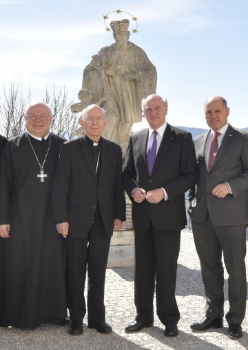 Besichtigung der Renovierungsarbeiten: Abt Mag. Petrus Pilsinger, Diözesanbischof DDr. Klaus Küng, Landeshauptmann Dr. Erwin Pröll und Innenminister Mag. Wolfgang Sobotka, Obmann des Vereins Basilika Sonntagberg (v.l.n.r.)