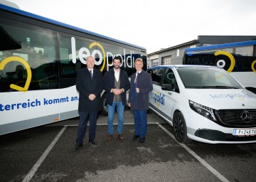 Verkehrslandesrat LH-Stellvertreter Udo Landbauer (Mitte) mit den NÖVOG Geschäftsführern Michael Hasenöhrl und Wolfgang Schroll bei der Präsentation der neuen Dachmarke leopoldi.