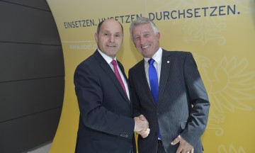 Den Gleichklang zwischen Ländern und Gemeinden betonten Landeshauptmannstellvertreter Mag. Wolfgang Sobotka und Helmut Mödlhammer, Präsident des Österreichischen Gemeindebundes, nach einer Sitzung der Gemeindereferentenkonferenz in St. Pölten (von links nach rechts).