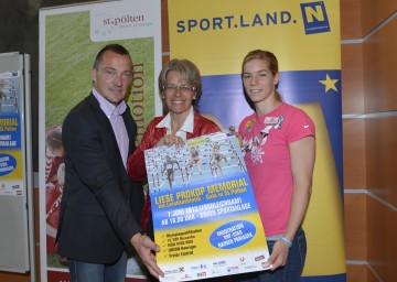 Gottfried Lammerhuber von der Sport Union St. Pölten, Landesrätin Dr. Petra Bohuslav und WM-Finalistin und Olympiastarterin Beate Schrott präsentierten heute in St. Pölten das mittlerweile sechste Liese Prokop Memorial