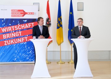 Landesrat Ludwig Schleritzko und WKNÖ-Präsident Wolfgang Ecker informierten über Mobilitätsforum 2022. 