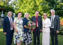 Bürgermeister Klaus Nagelhofer, Michaela Hinterholzer, Rosemarie und Hans Bachinger, Landeshauptfrau Johanna Mikl-Leitner und Landtagsabgeordneter Anton Kasser (v.l.n.r.)