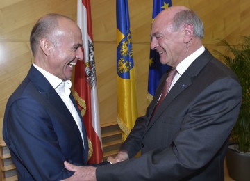 Landeshauptmann Dr. Erwin Pröll und Verteidigungsminister Gerald Klug.