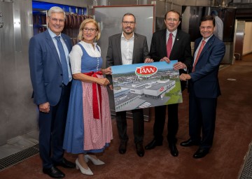 Eröffnung des neuen TANN-Werkes in St. Pölten, im Bild von links nach rechts: SPAR-Vorstand Hans K. Reisch, Landeshauptfrau Johanna Mikl-Leitner, der Leiter des TANN-Fleischwerkes Leopold Scharner, Bürgermeister Matthias Stadler und SPAR-Vorstandsvorsitzender Friedrich Poppmeier.