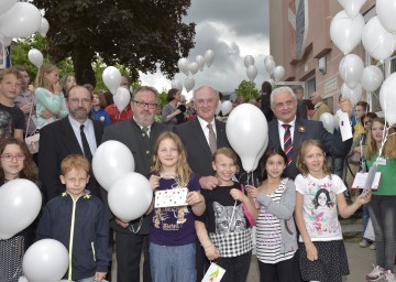 Im Bild von links nach rechts: Vizebürgermeister Franz Freitag, Bürgermeister Franz Engelmaier, Landeshauptmann Dr. Erwin Pröll und Botschafter Sergej Netschajew.