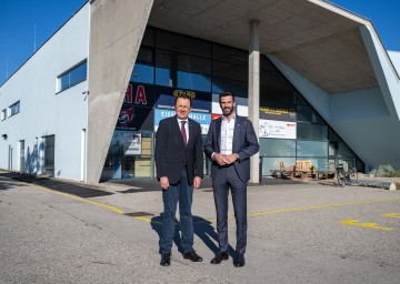 Im Bild von links nach rechts: Bürgermeister Matthias Stadler und LH-Stellvertreter Udo Landbauer