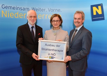 Im Bild von links nach rechts: Patientenanwalt Dr. Gerald Bachinger, Landeshauptmann-Stellvertreterin Mag. Johanna Mikl-Leitner und Landesrat Mag. Karl Wilfing.