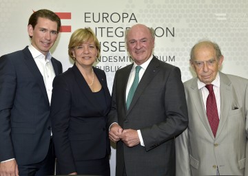 20 Jahre Europa-Forum Wachau: Außenminister Sebastian Kurz, Landesrätin Mag. Barbara Schwarz, Landeshauptmann Dr. Erwin Pröll und Prof. Paul Lendvai (v. l. n. r.).