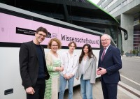 „Wissenschaftsbus NÖ“ bringt Schulklassen zur Wissenschaft