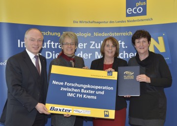 Baxter und IMC FH Krems beschließen langfristige Forschungskooperation. Im Bild von links nach rechts: ecoplus Geschäftsführer Mag. Helmut Miernicki, Landesrätin Dr. Petra Bohuslav, FH-Krems Geschäftsführerin Mag. Ulrike Prommer und Dr. Birgit Reipert vom Pharma- und Biotech-Unternehmen Baxter